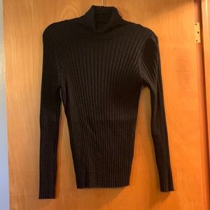 Womens XXL Turtleneck top. Very stretchy material. Excellent condition.